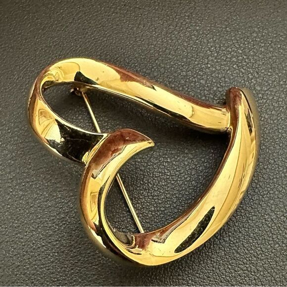 Trifari Gold Tone Heart Brooch Pin - Picture 6 of 6